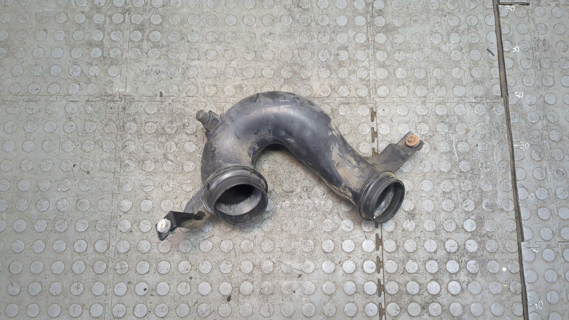 Патрубок воздушного фильтра