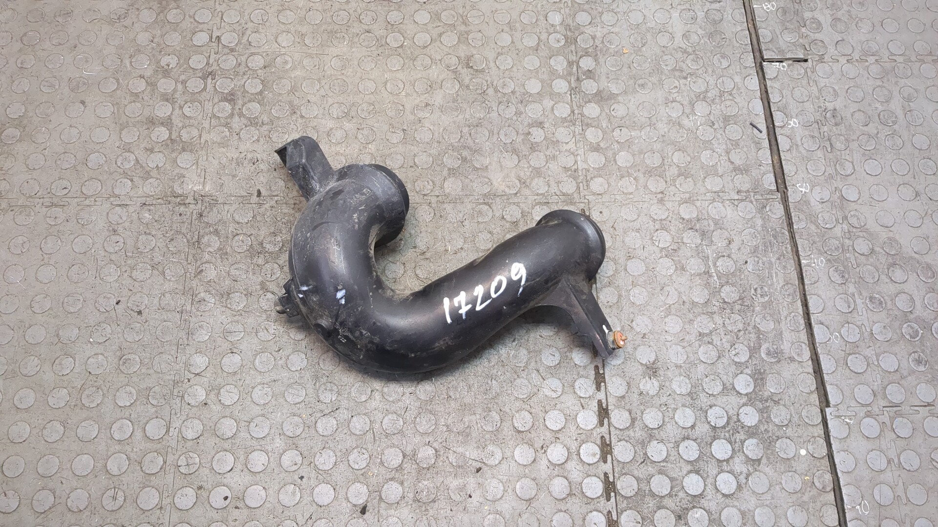 Патрубок воздушного фильтра