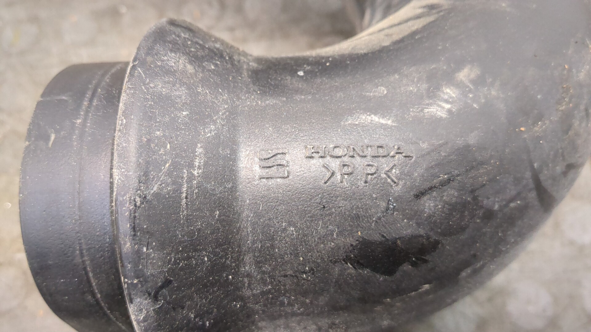 Патрубок воздушного фильтра