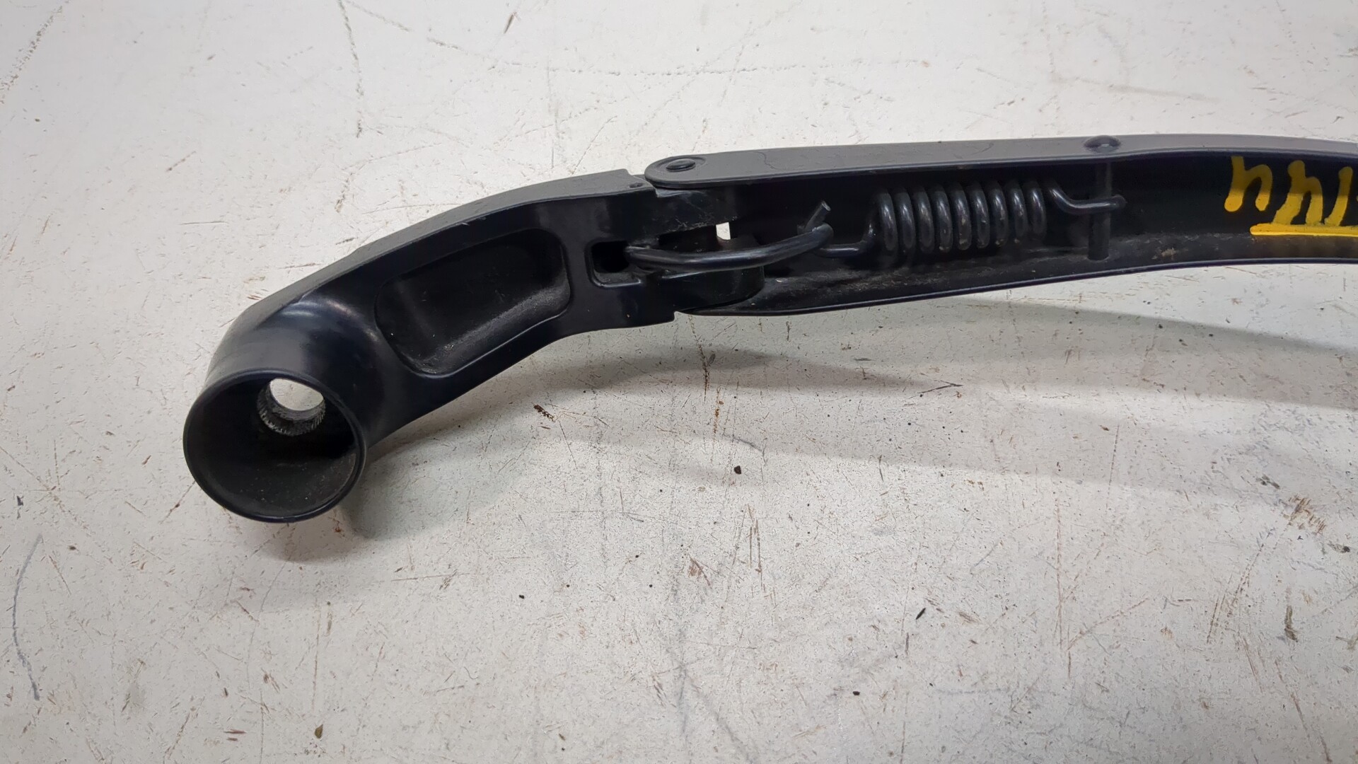 Поводок стеклоочистителя заднего