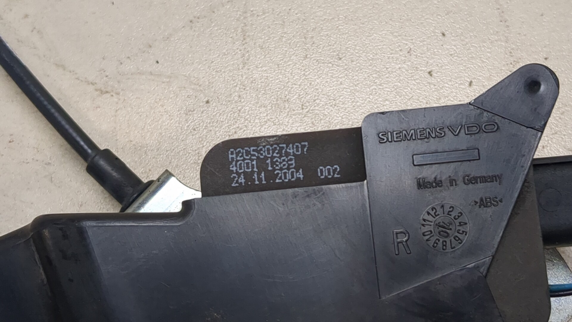 Замок двери передней правой