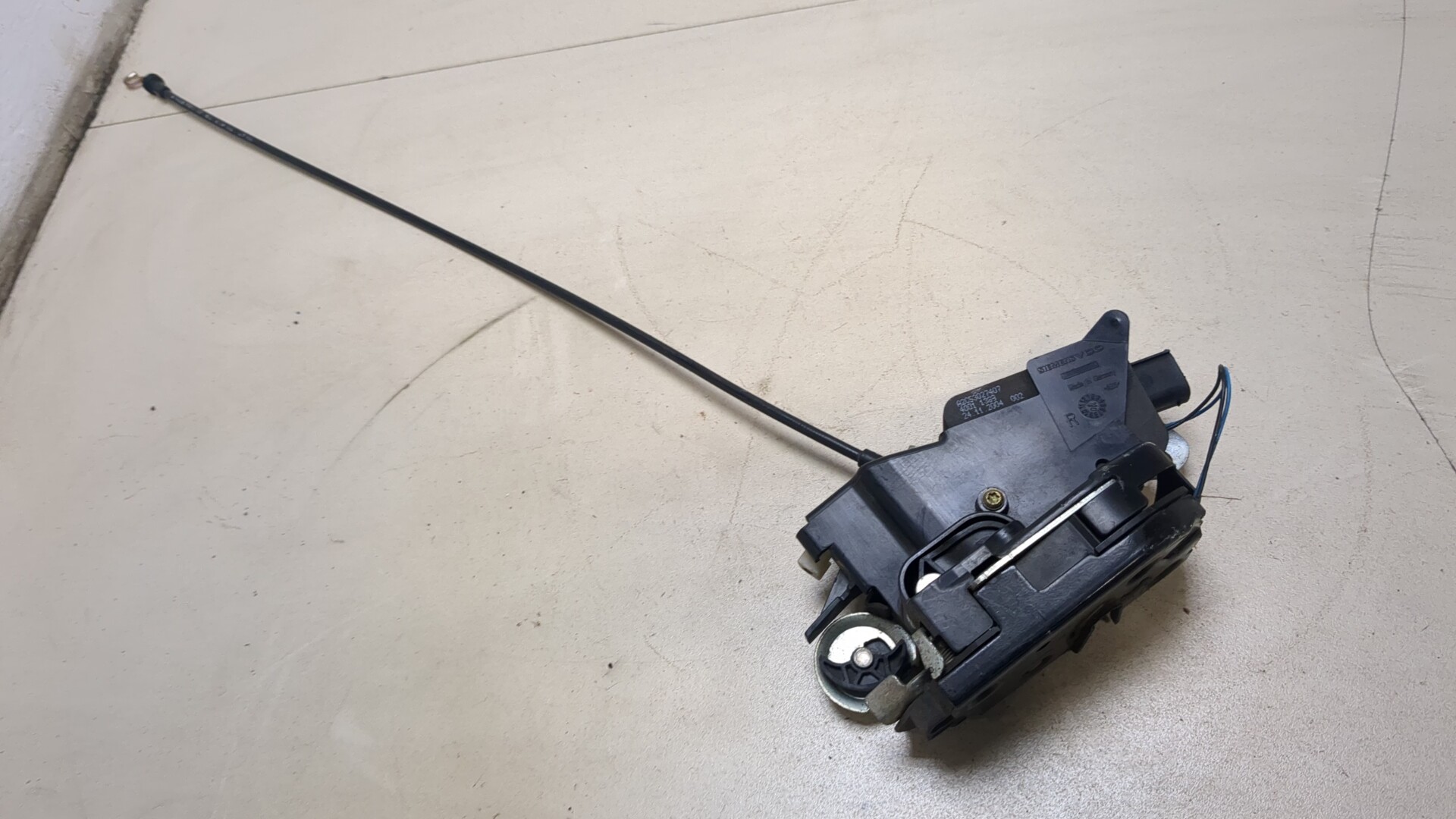 Замок двери передней правой