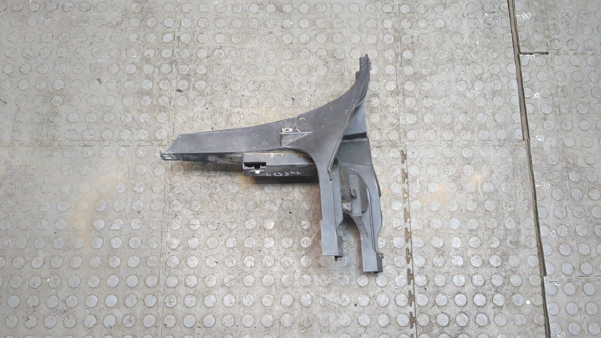 Кронштейн фар правый