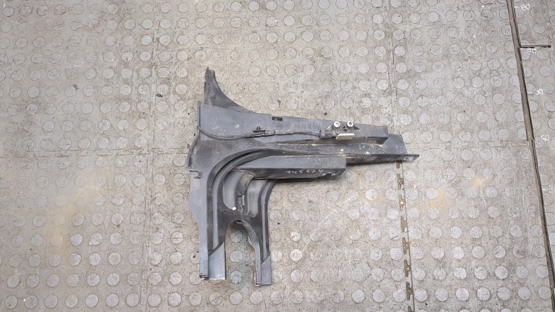 Кронштейн фар правый