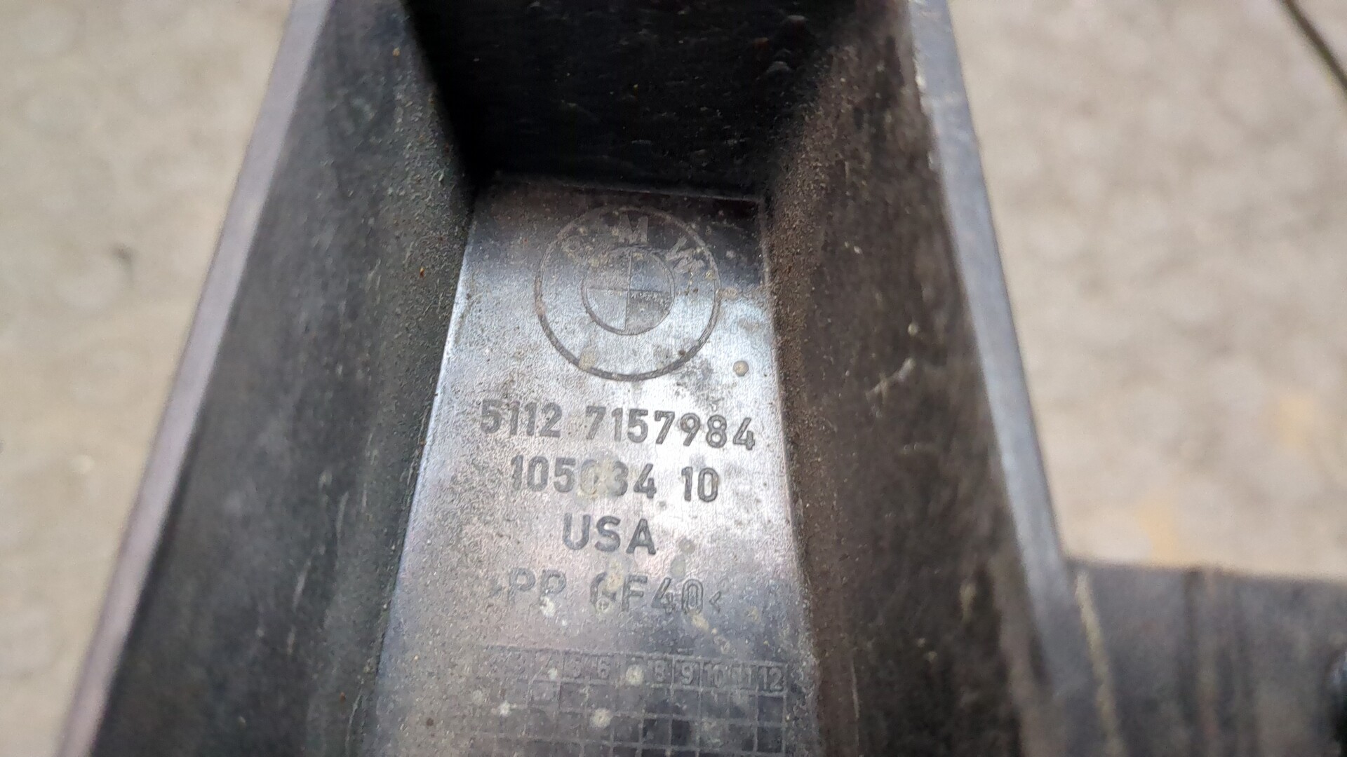 Кронштейн фар правый