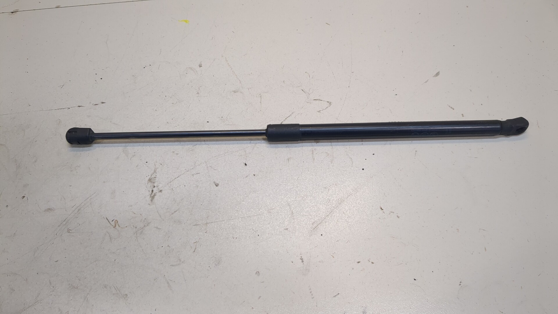 Амортизатор капота