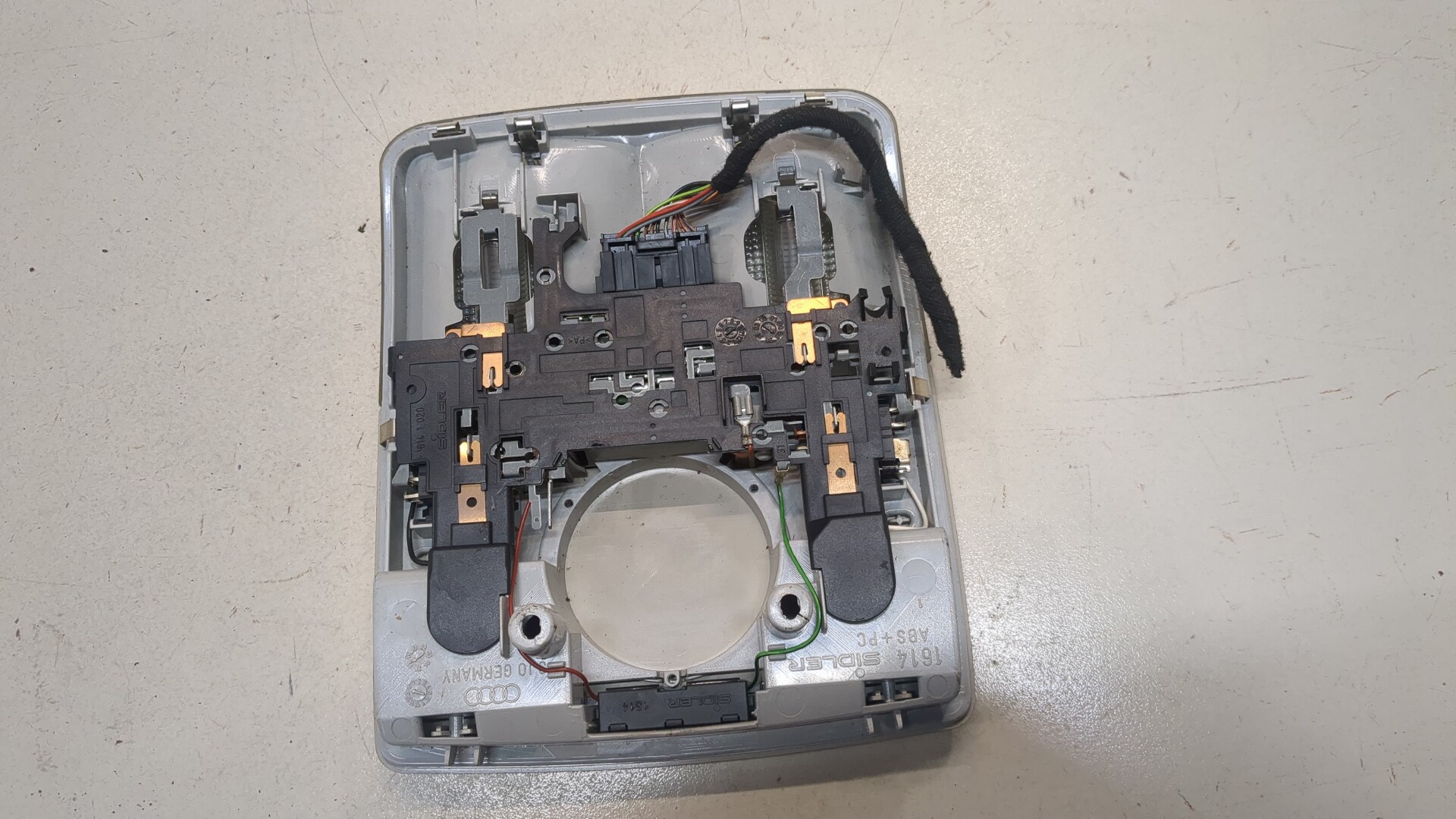 Плафон салонный