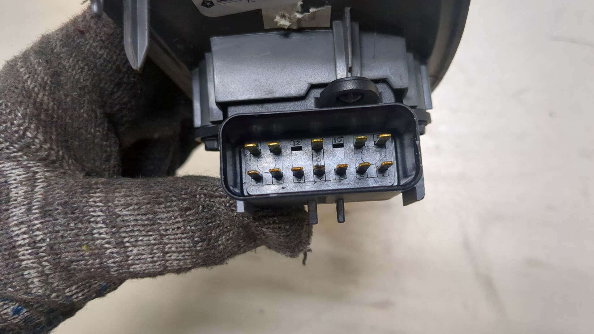 Кнопка стеклоподъемника