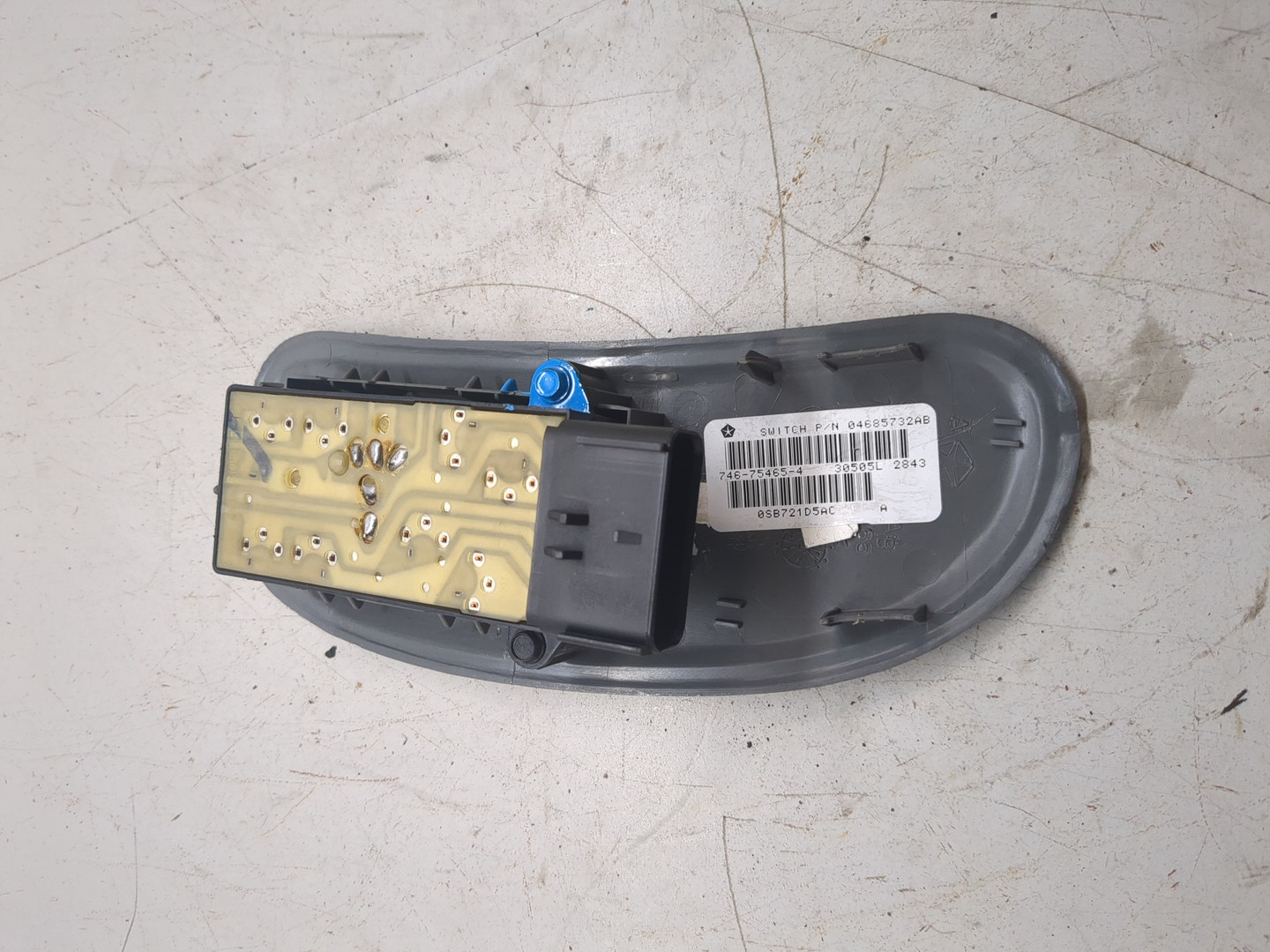 Кнопка стеклоподъемника