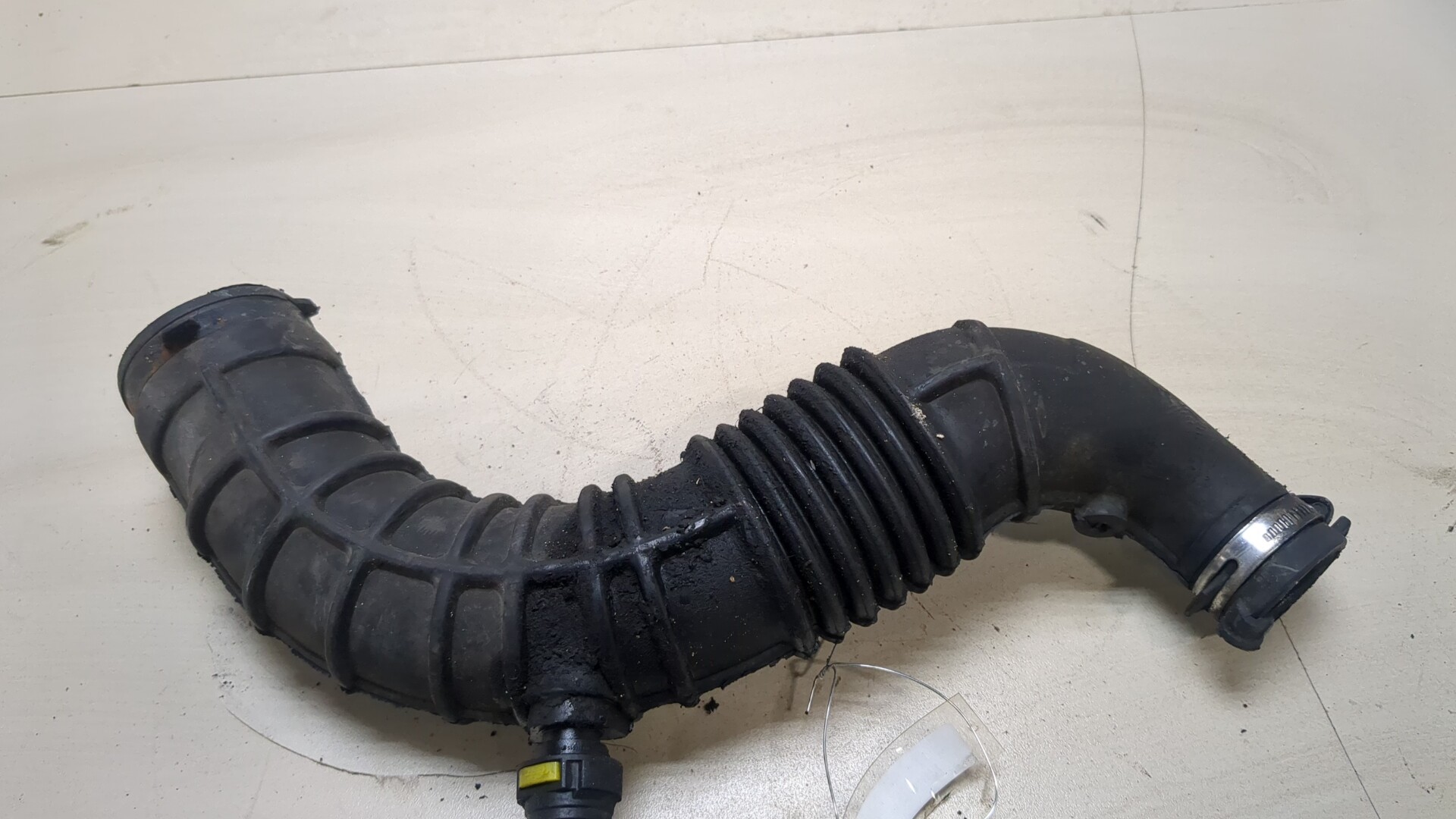 Патрубок воздушного фильтра