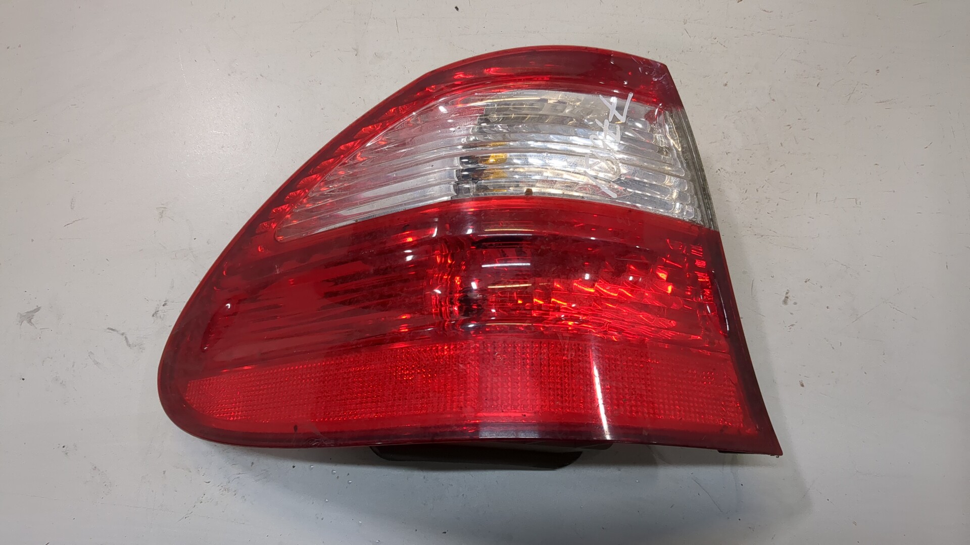 Фонарь задний левый