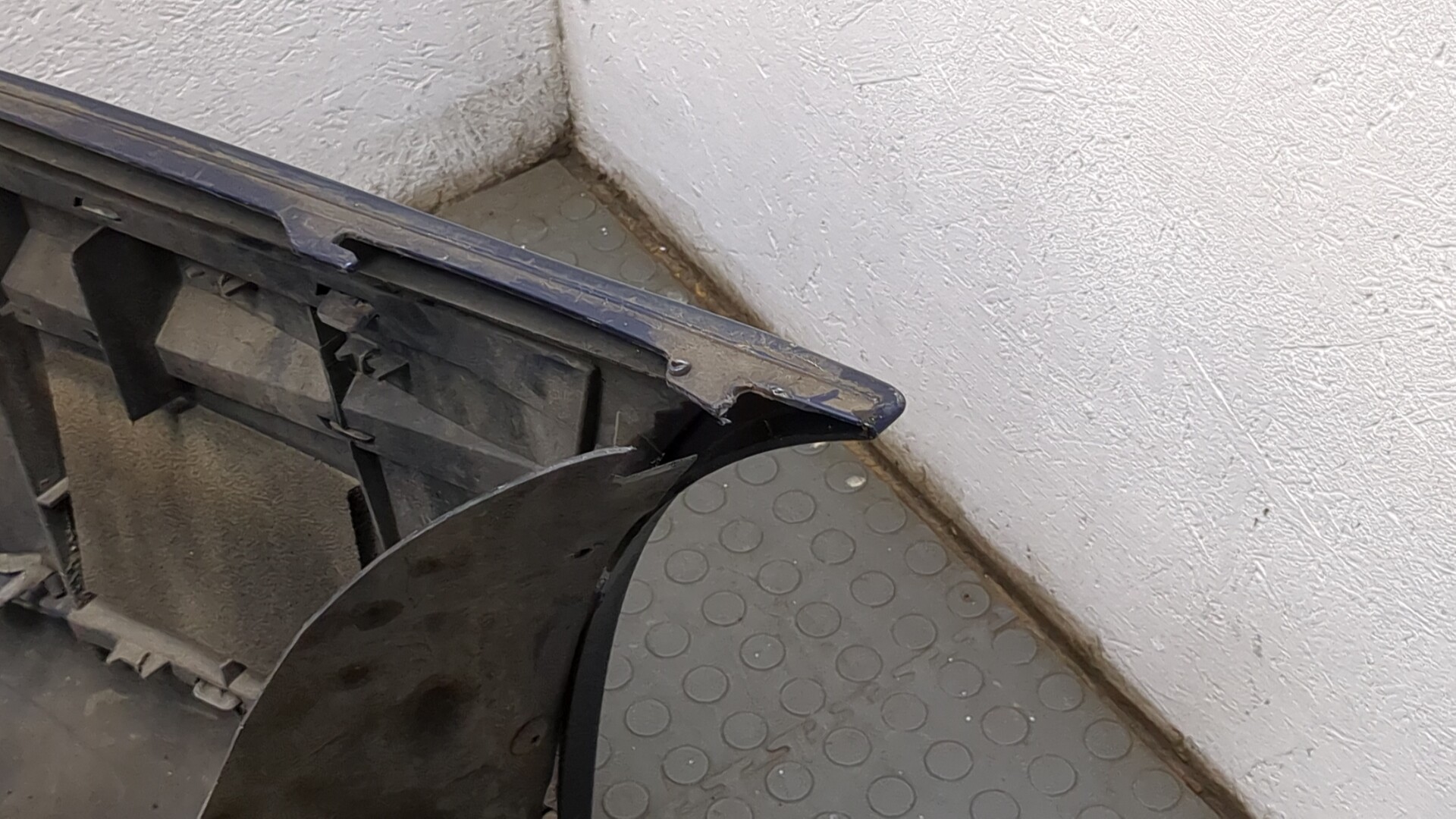 Бампер задний