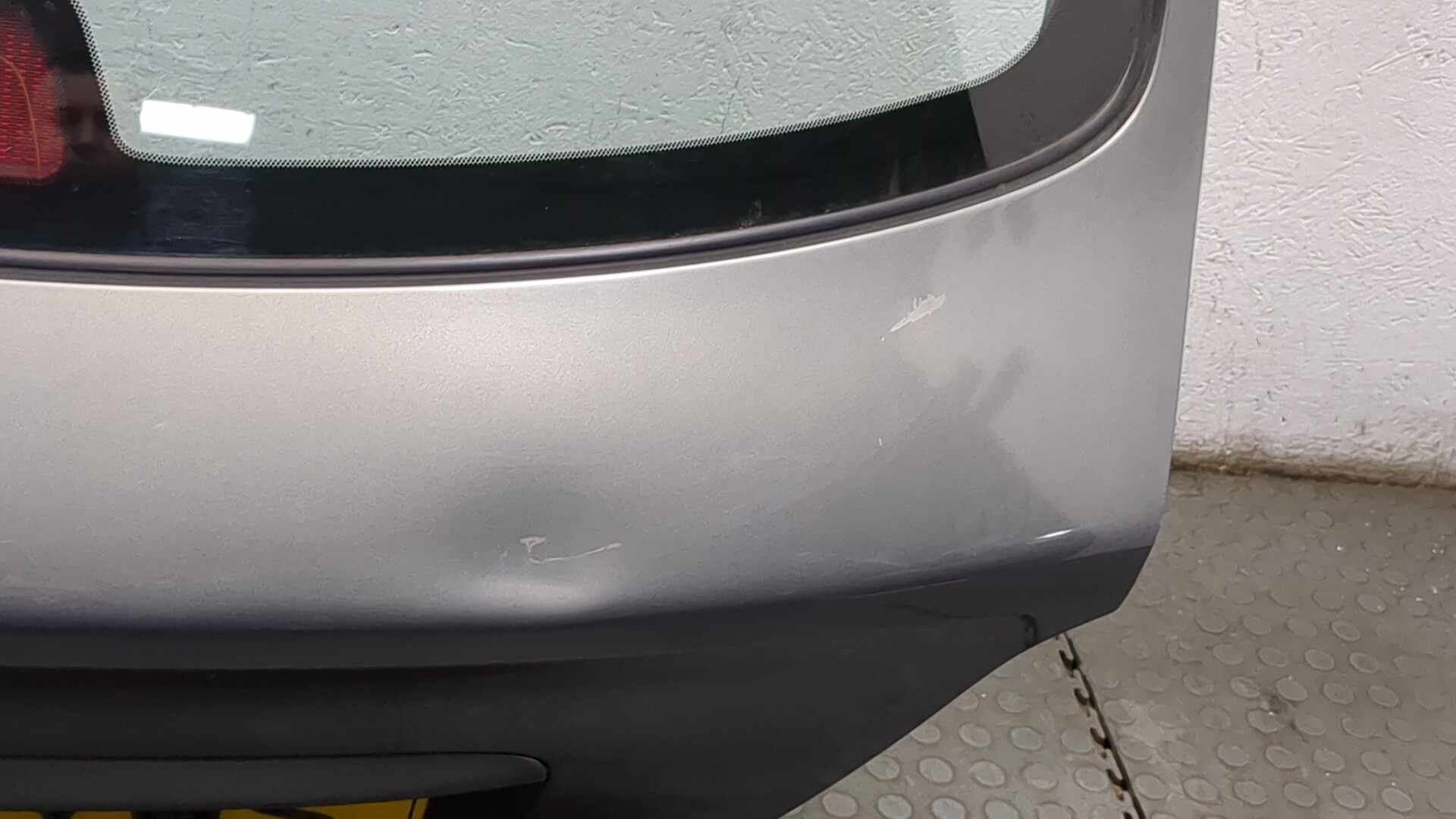 Дверь багажника