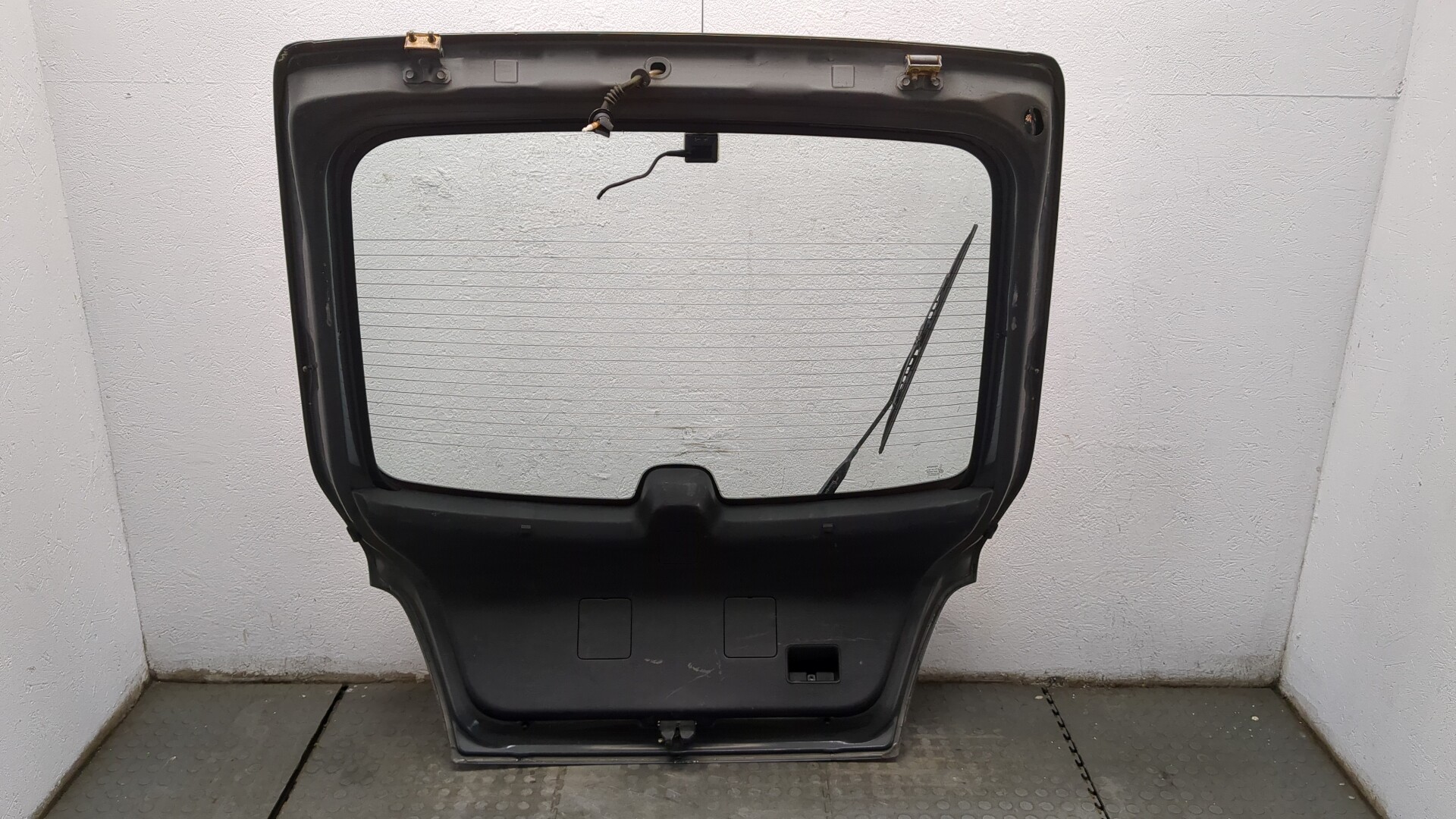 Дверь багажника