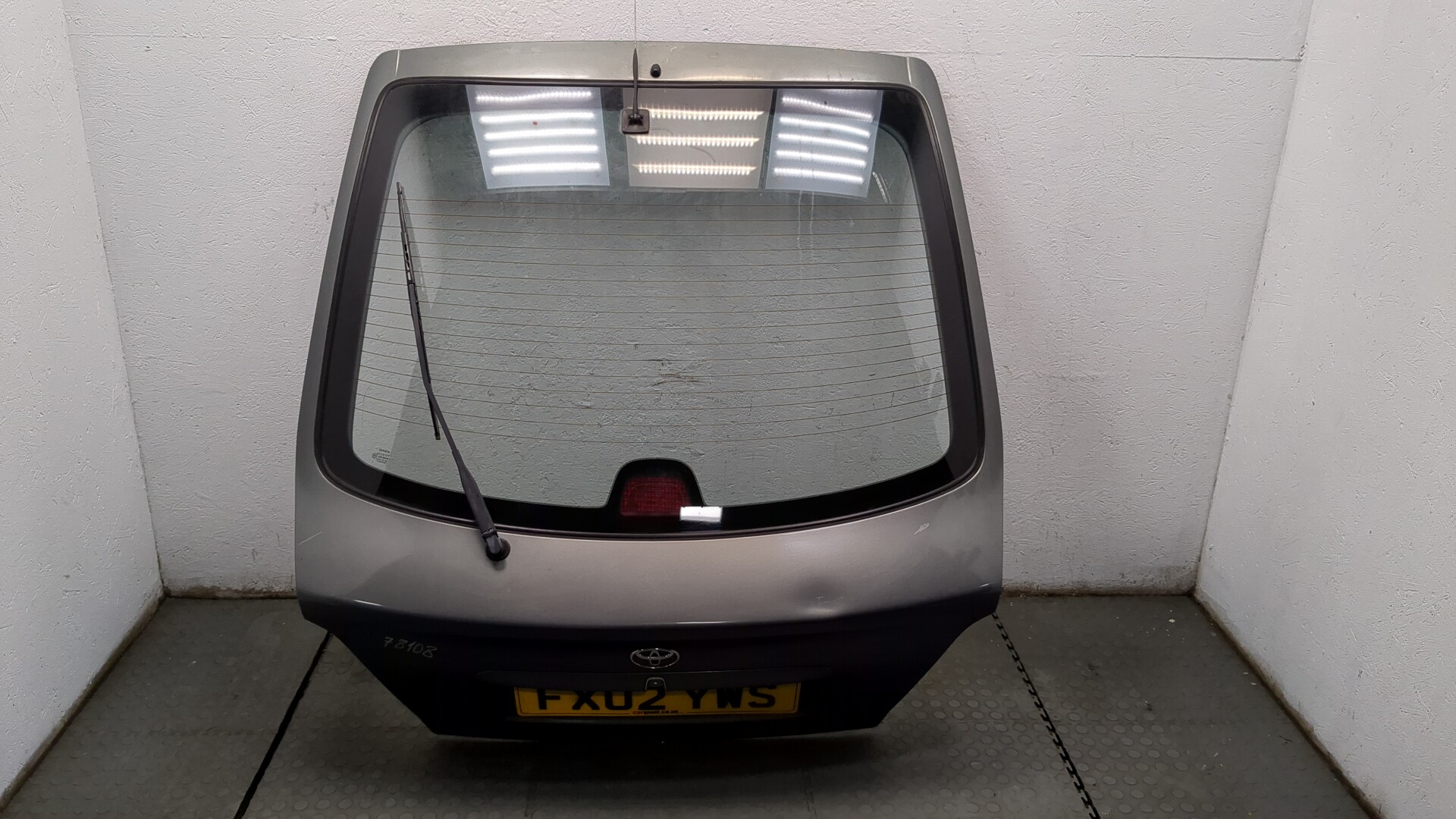 Дверь багажника