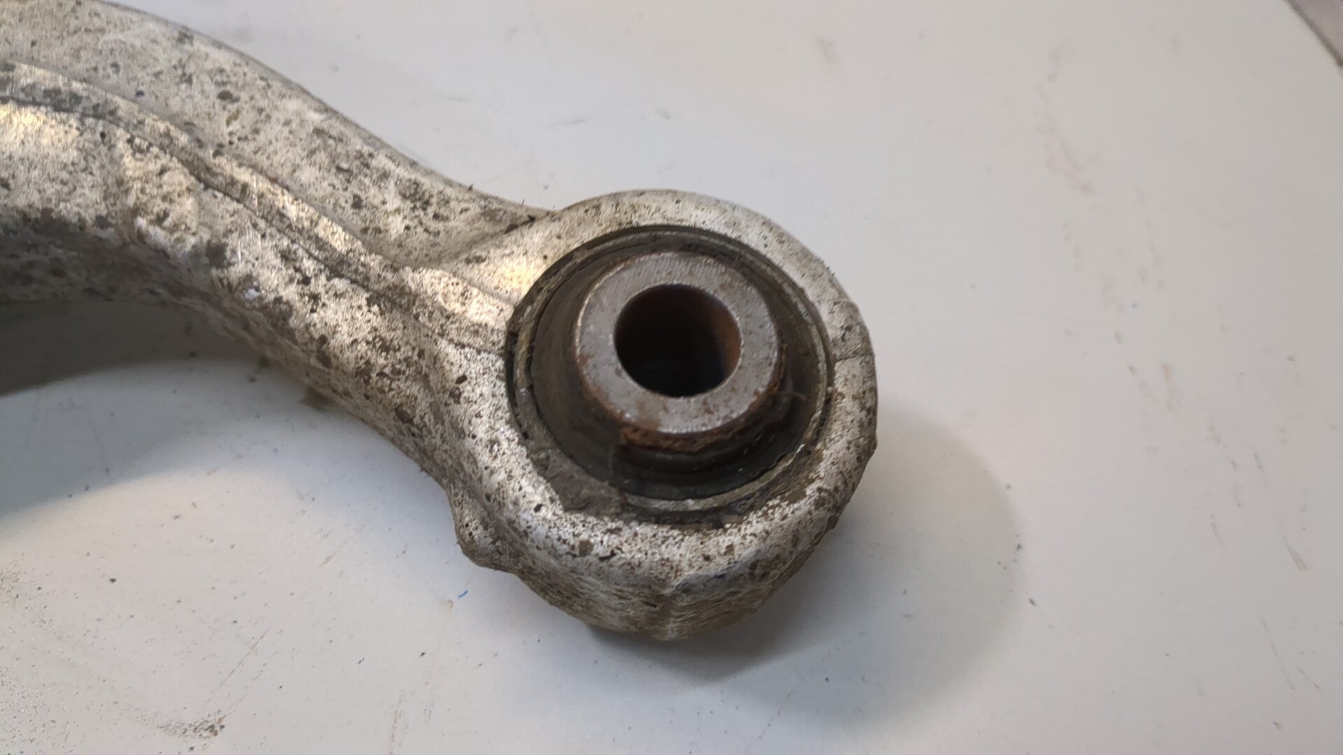 Рычаг задний правый