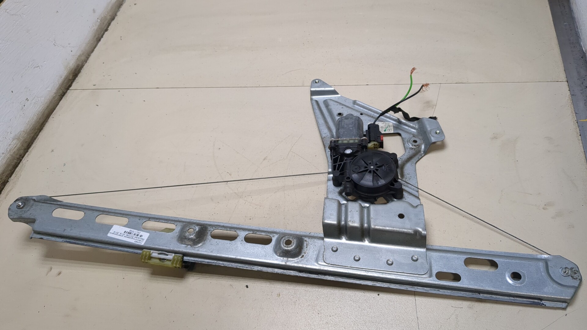 Стеклоподъемник электр. передний правый