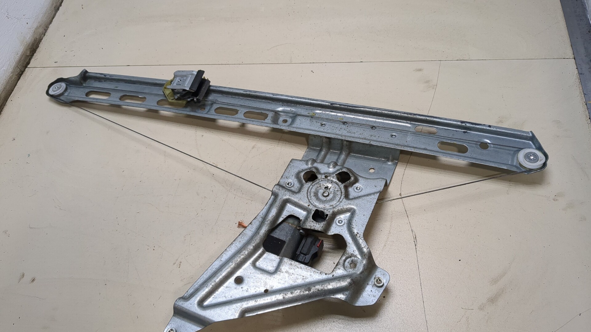 Стеклоподъемник электр. передний правый