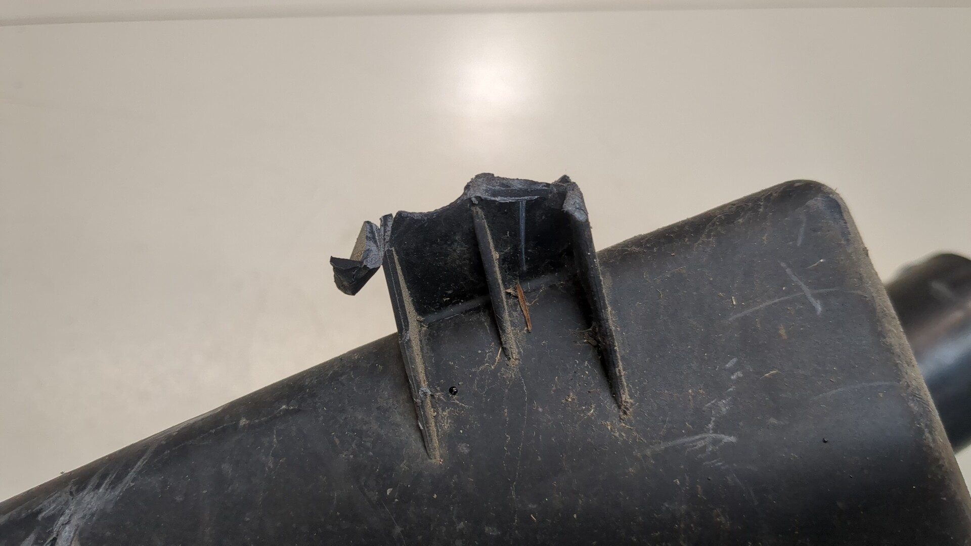 Резонатор воздушного фильтра