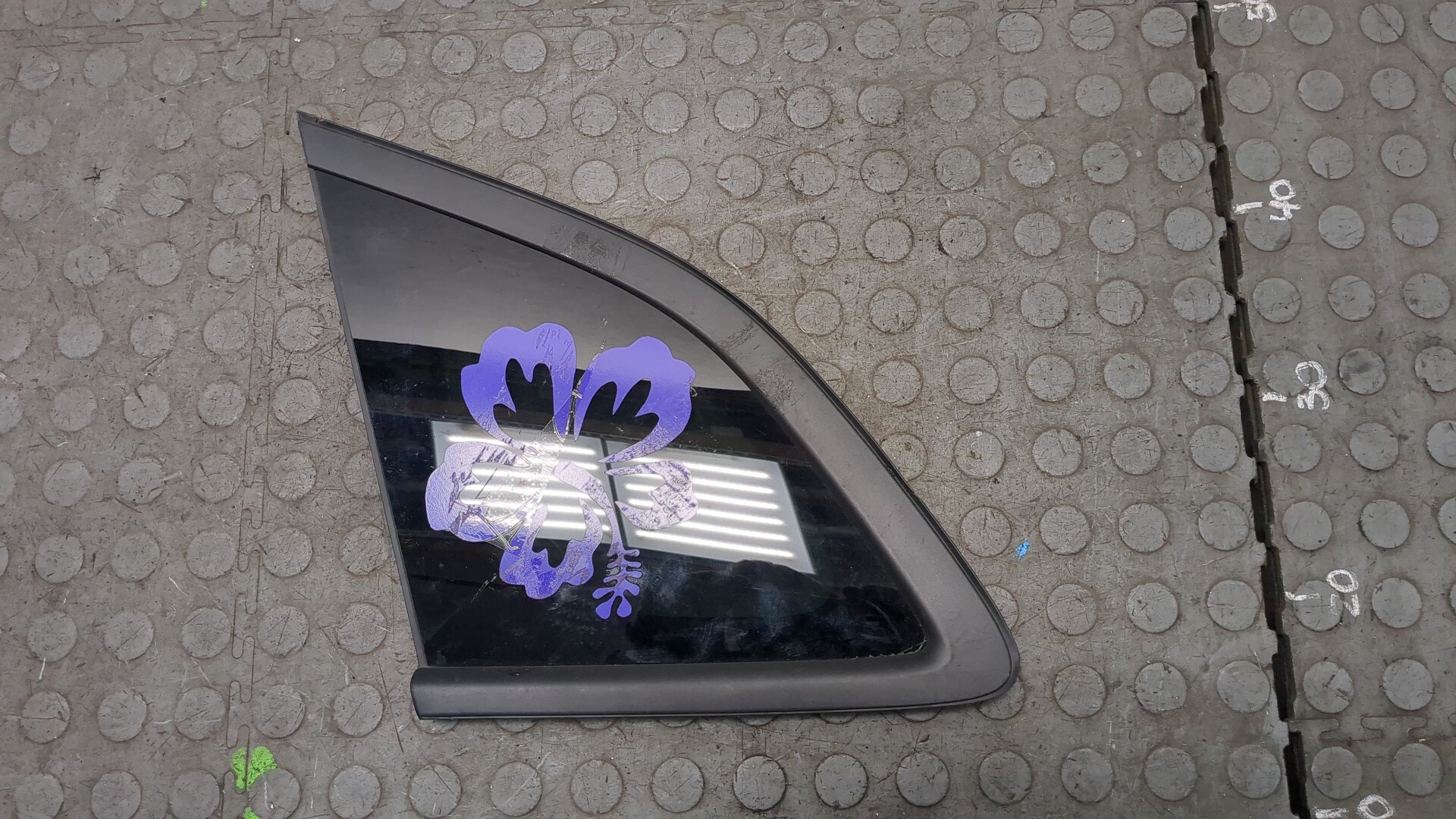 Стекло боковое