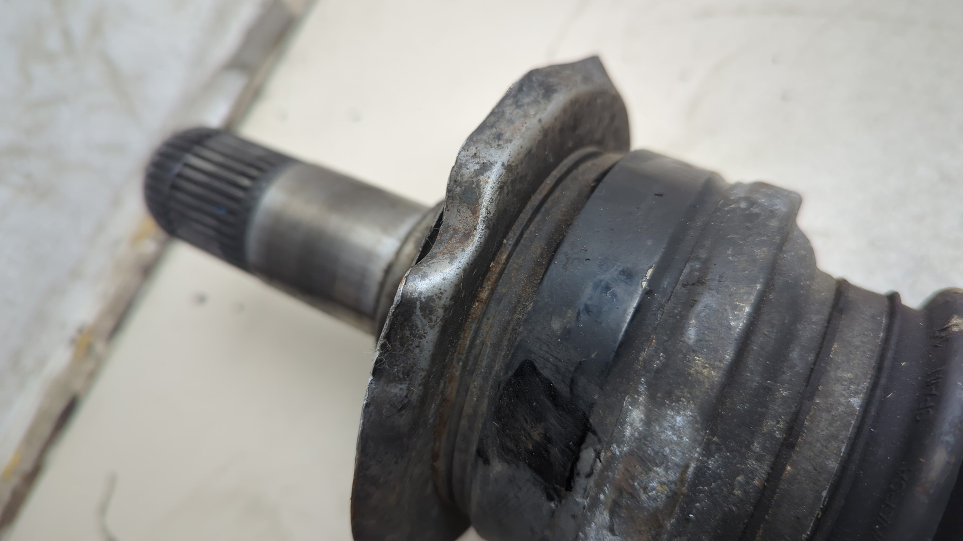 Полуось задняя левая