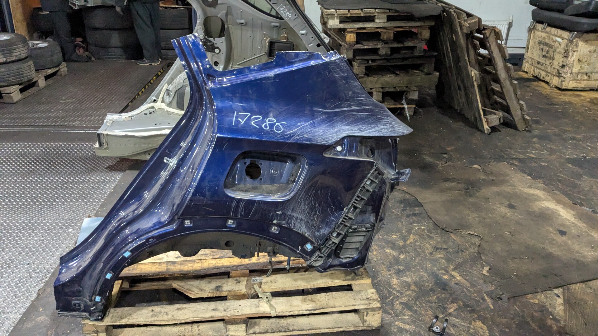 Кузовной элемент