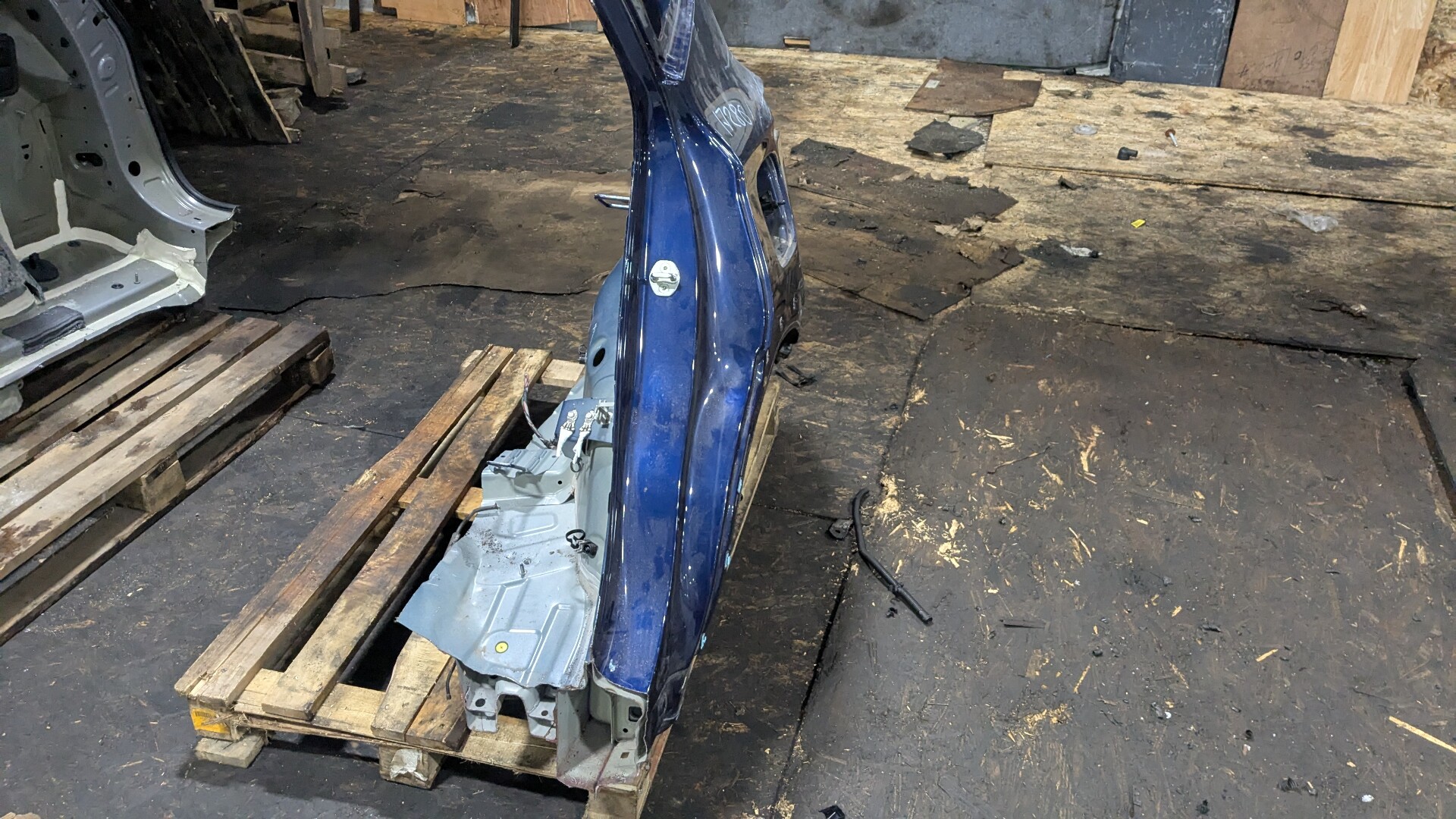 Кузовной элемент