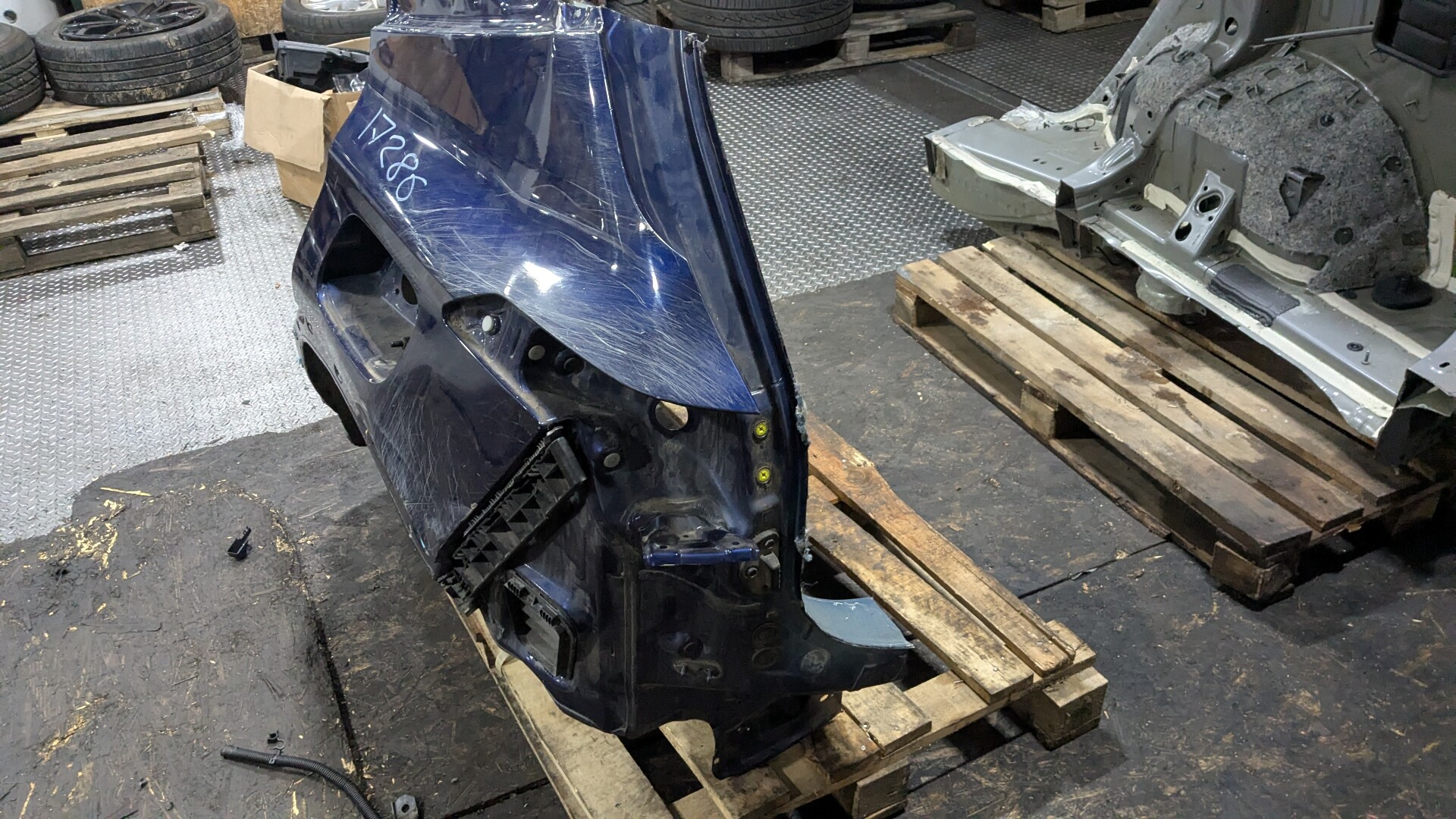 Кузовной элемент