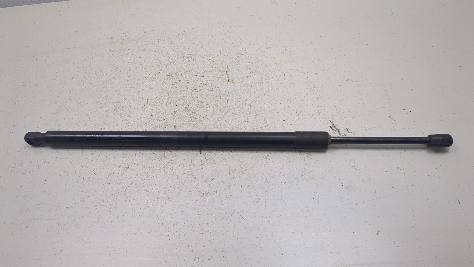 Амортизатор крышки багажника