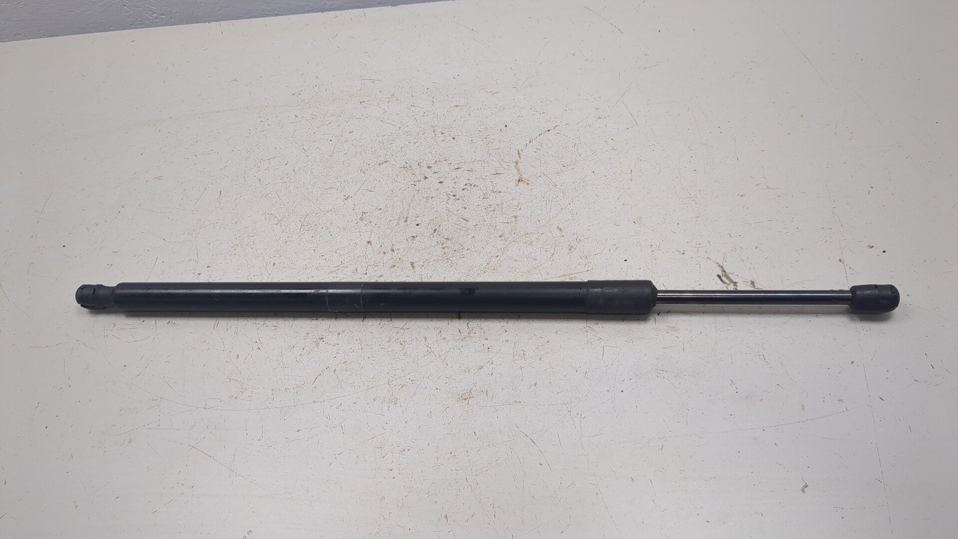 Амортизатор крышки багажника