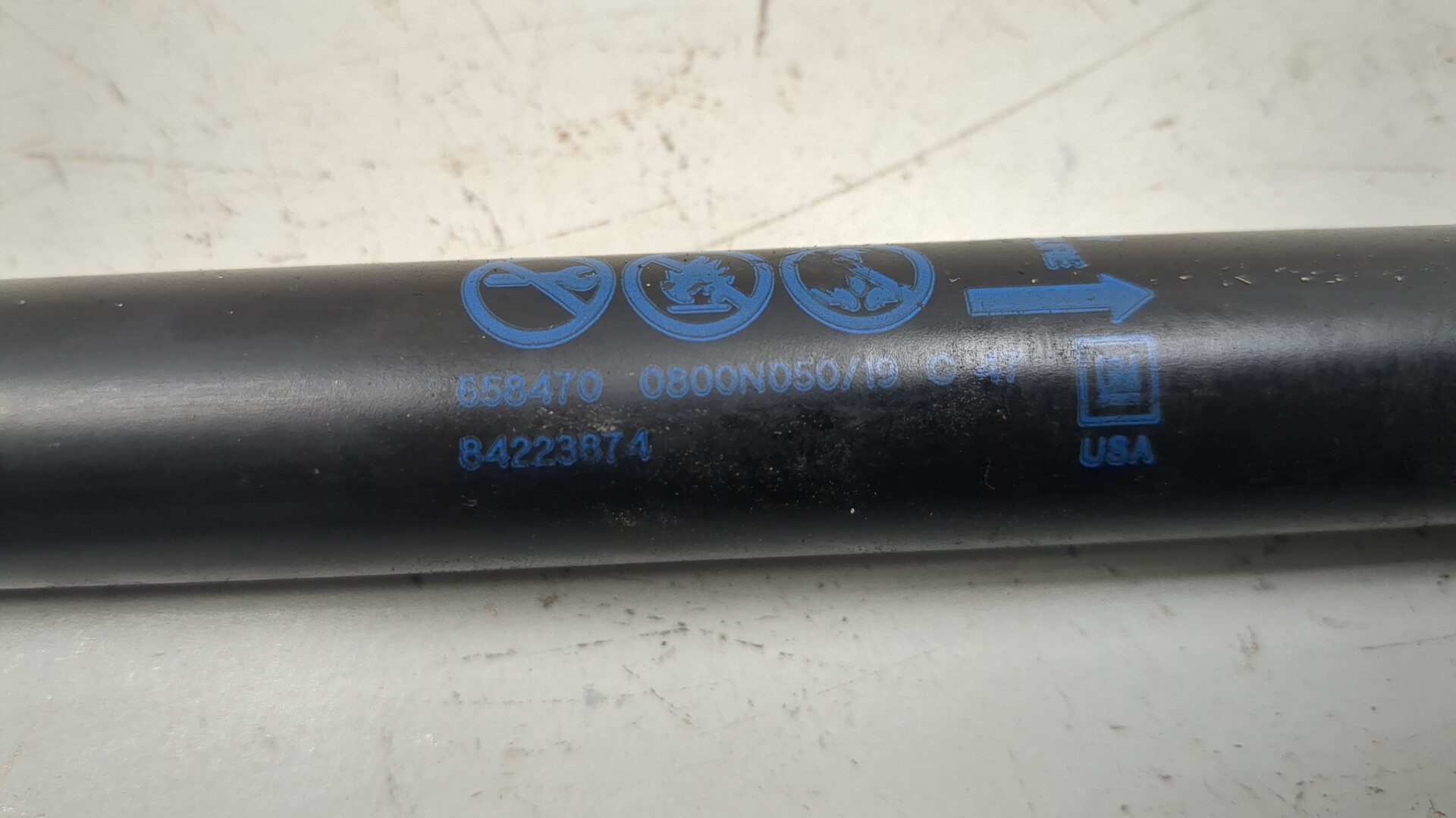 Амортизатор крышки багажника