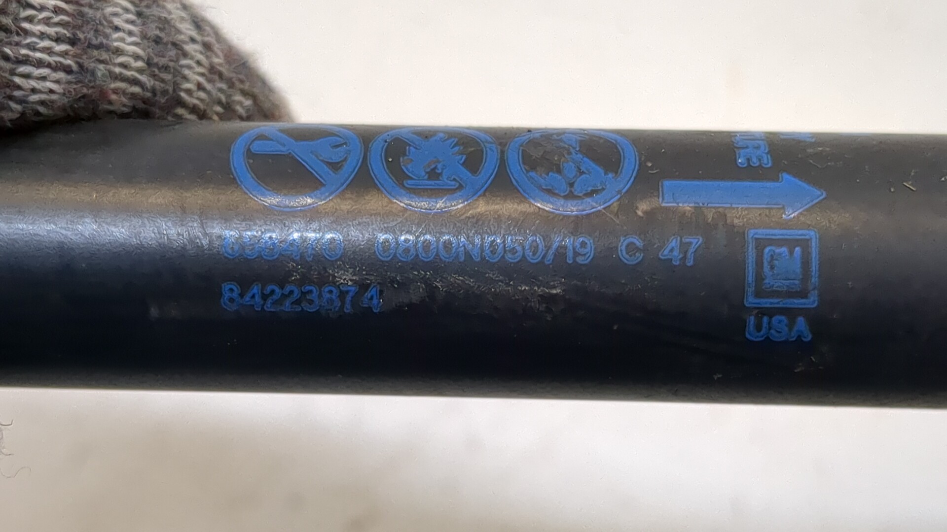 Амортизатор крышки багажника