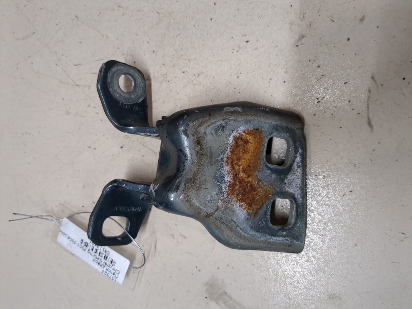 Петля двери