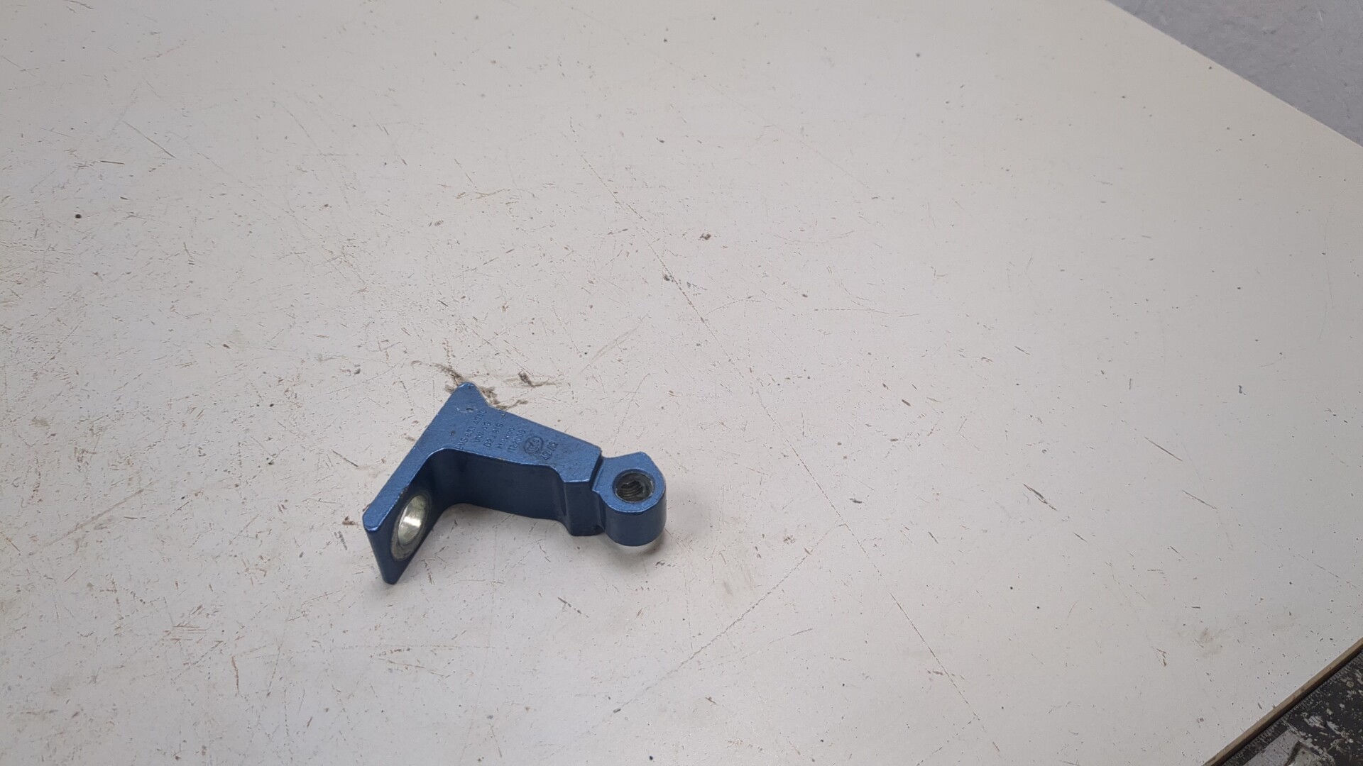 Петля двери