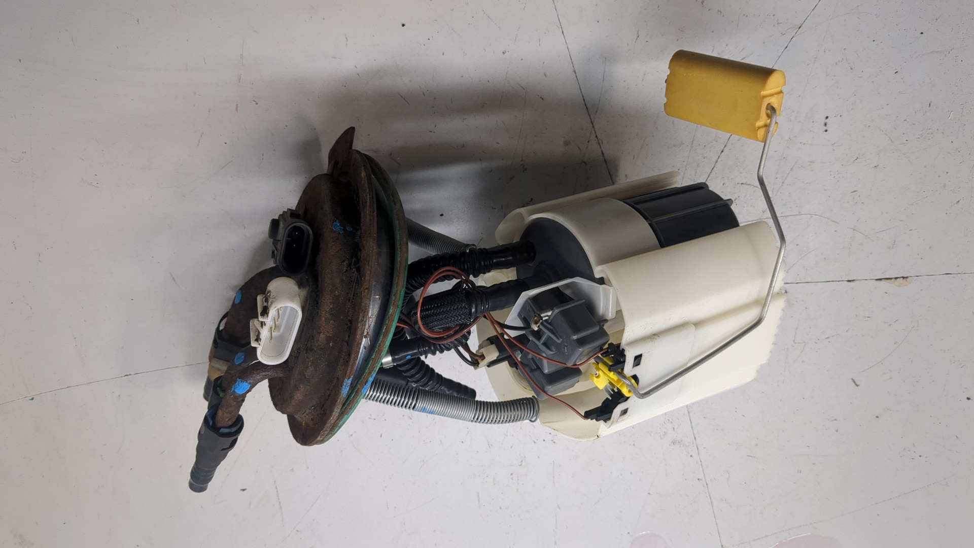 Насос топливный электрический