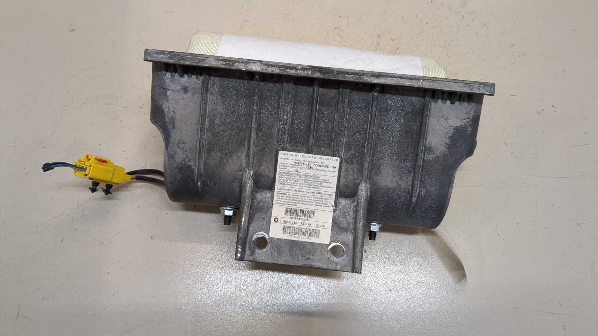 Подушка безопасности пассажирская (в торпедо)