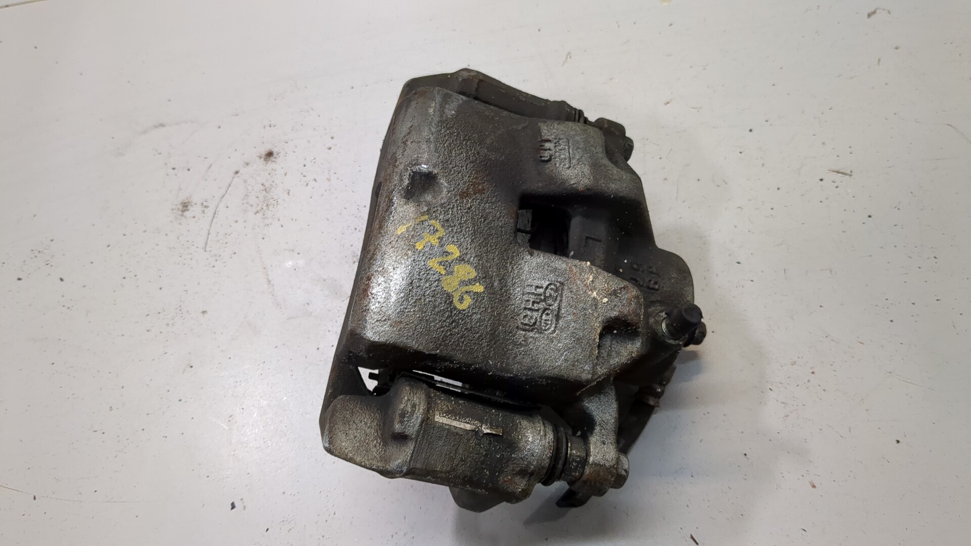 Суппорт передний левый