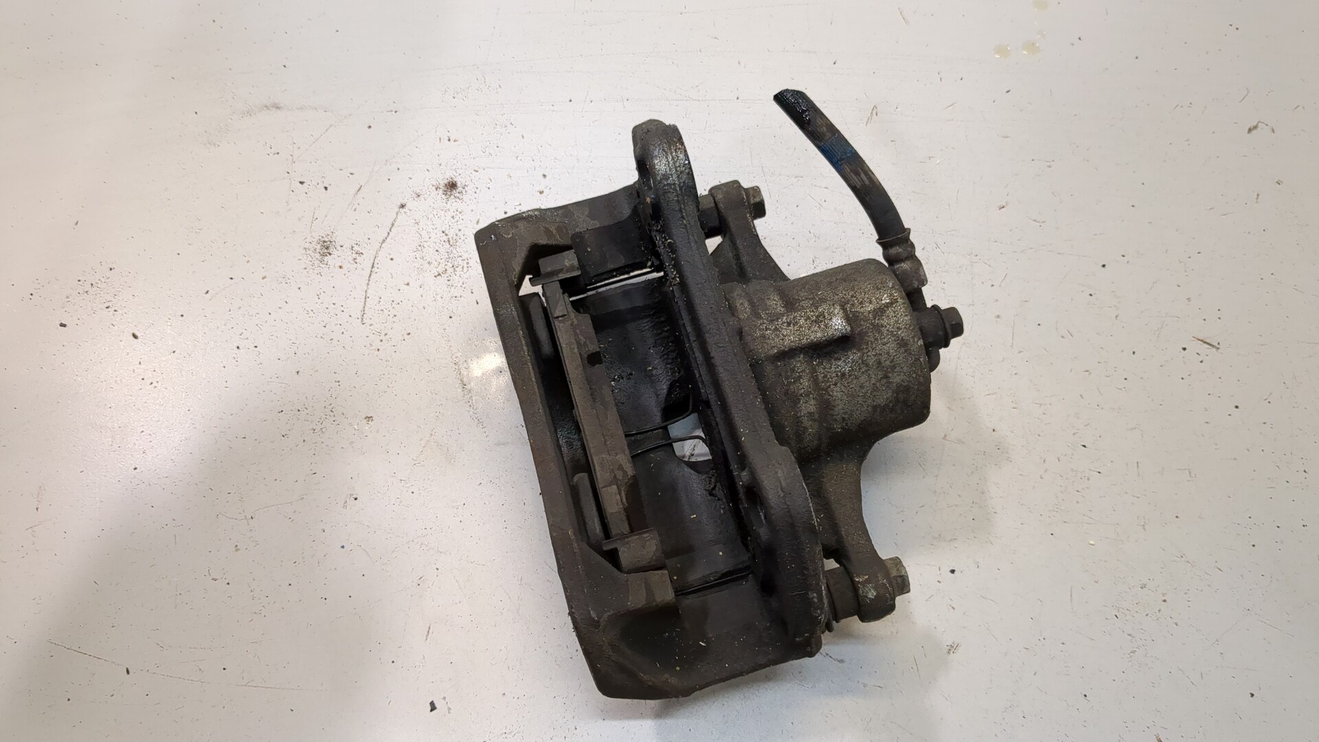 Суппорт передний левый