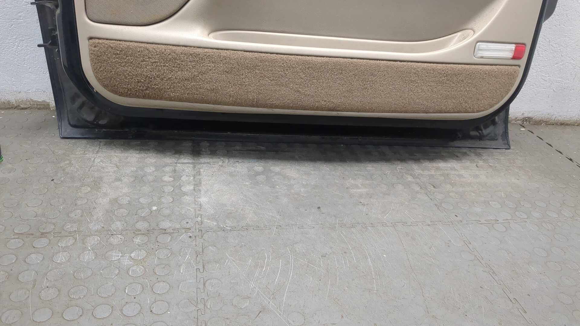 Дверь передняя правая