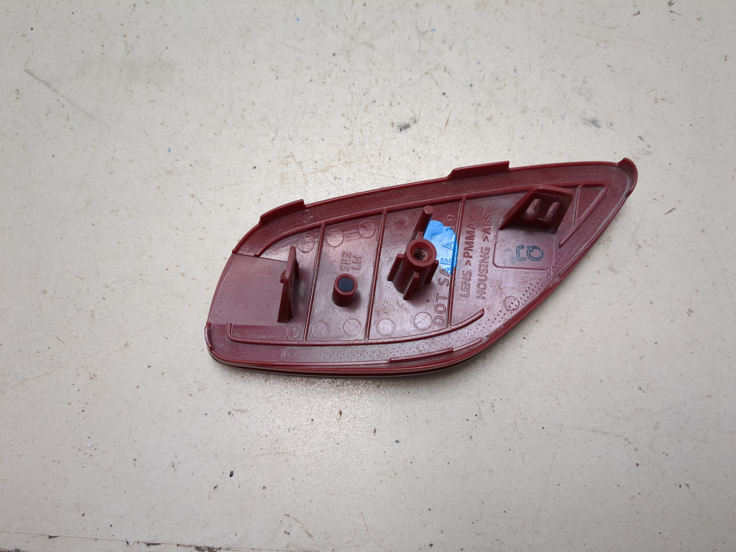 Отражатель в бампер задний левый