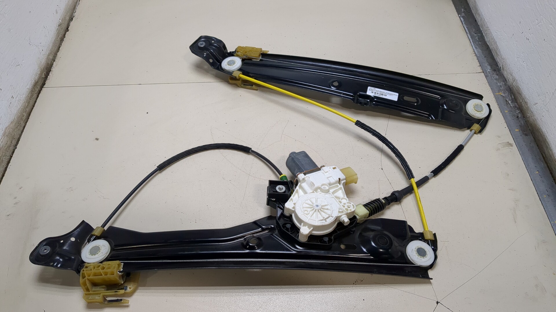 Стеклоподъемник электр. передний правый