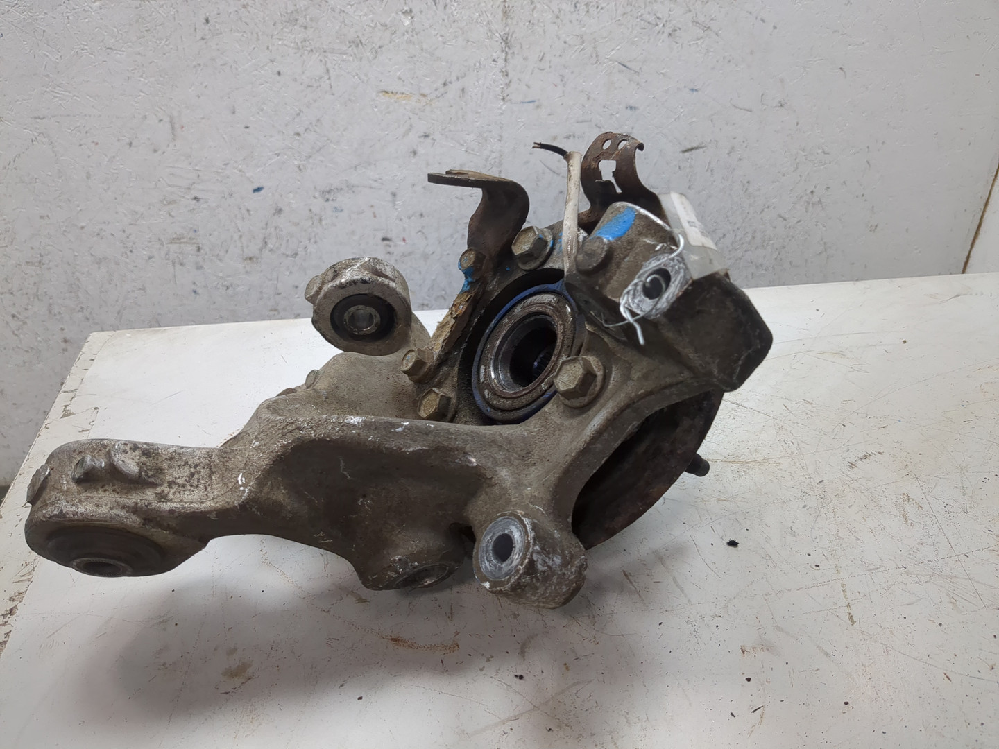 Кулак поворотный задний левый