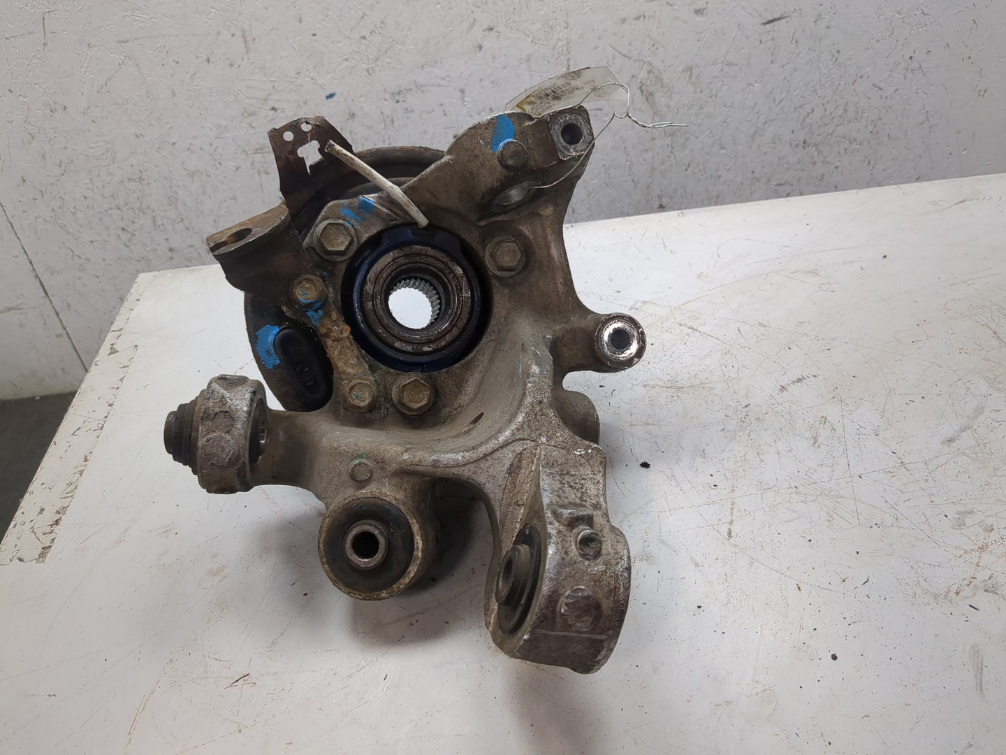 Кулак поворотный задний левый