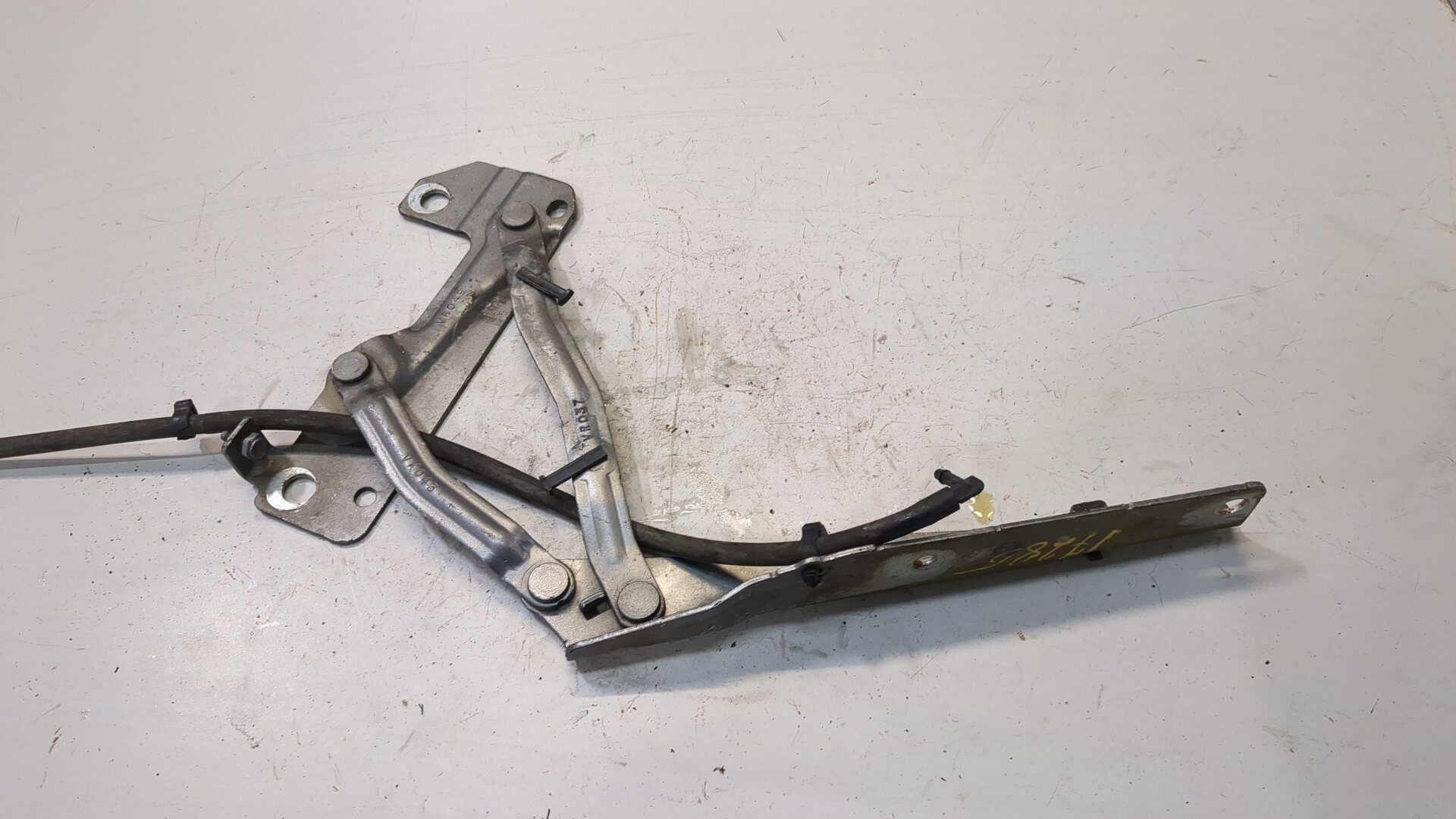 Петля капота правая