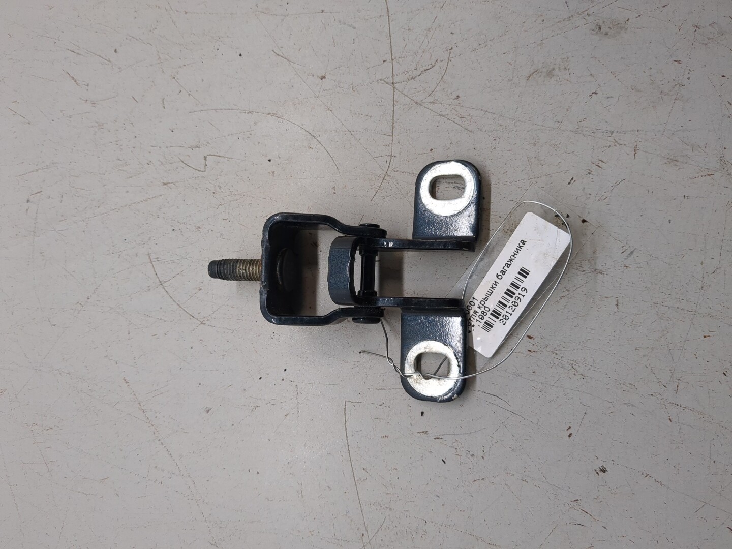 Петля крышки багажника