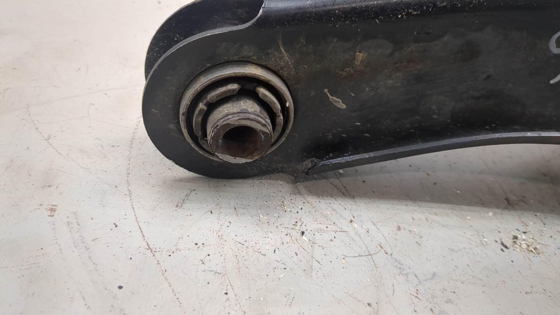 Рычаг задний