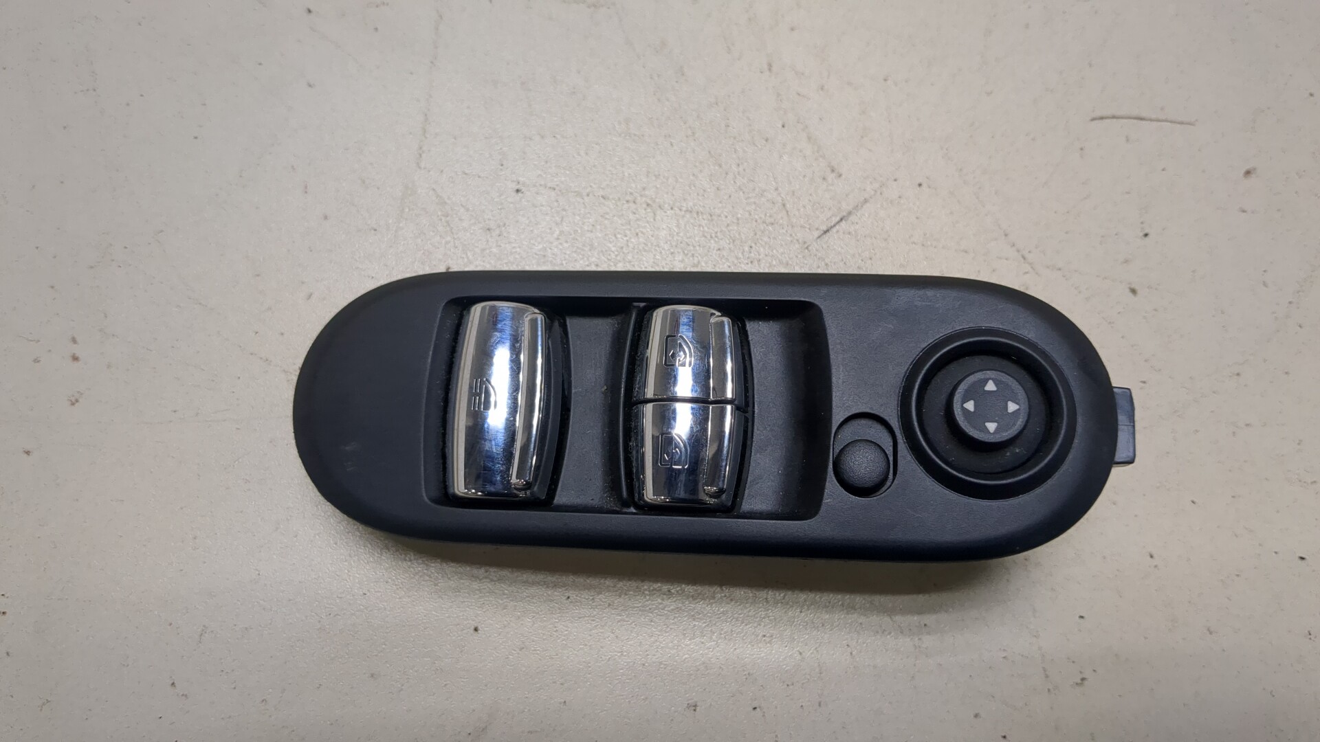 Кнопка стеклоподъемника