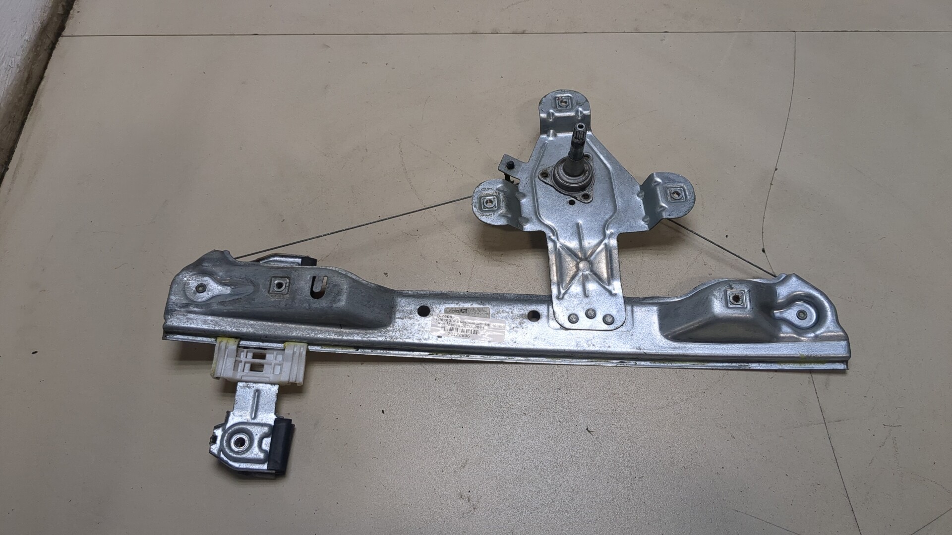 Стеклоподъемник механ. задний правый