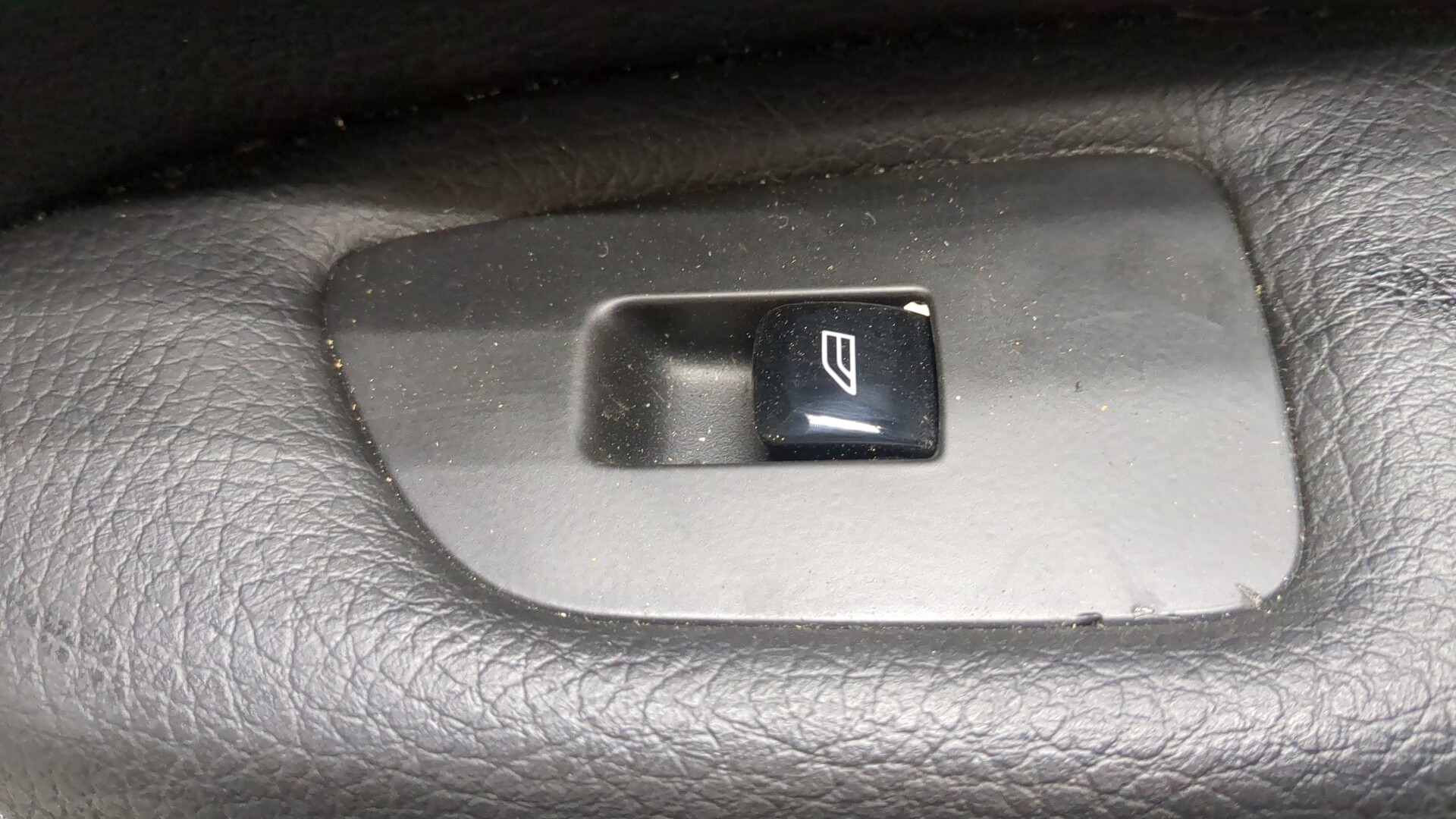 Обшивка двери передней правой