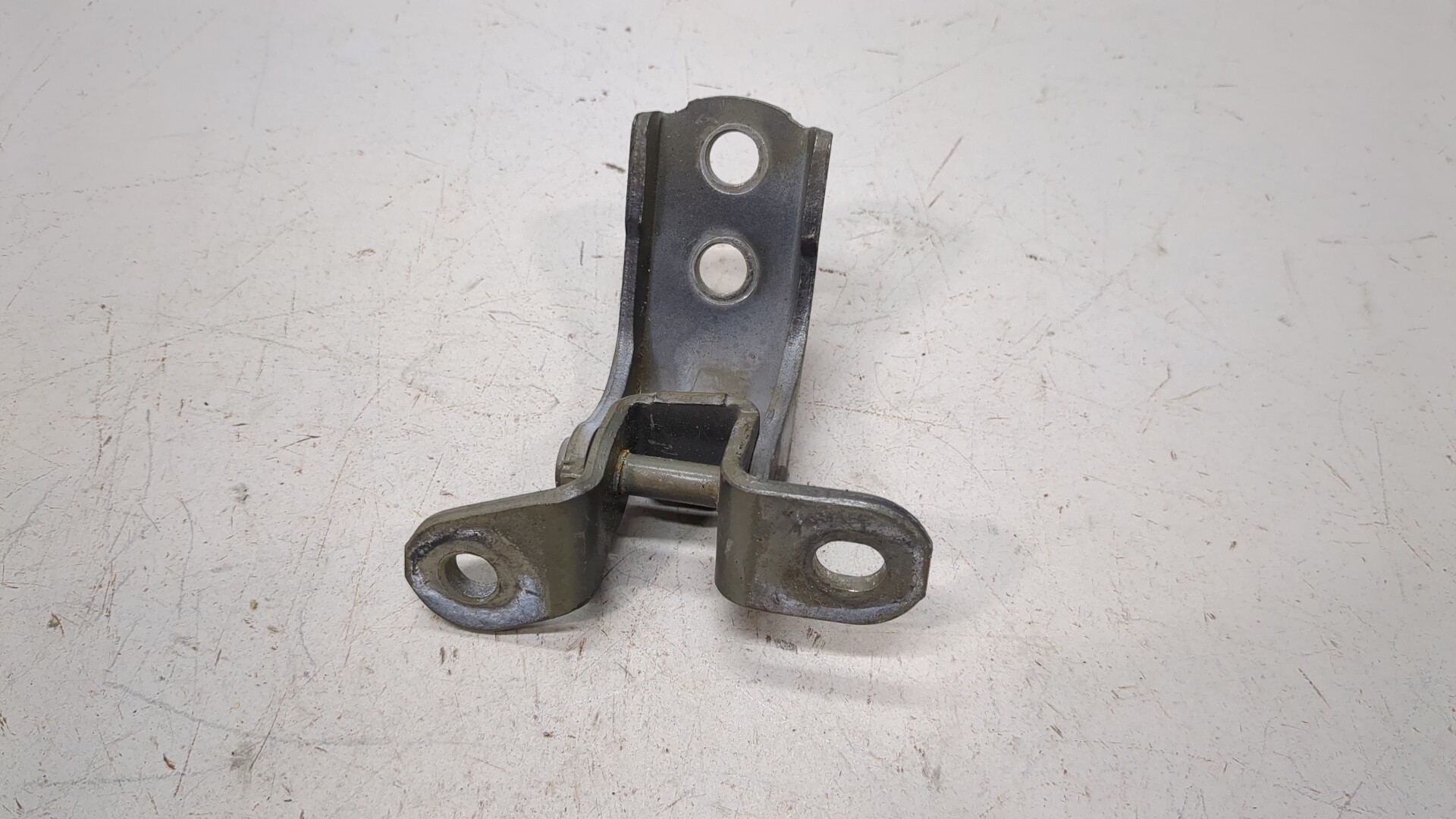 Петля двери